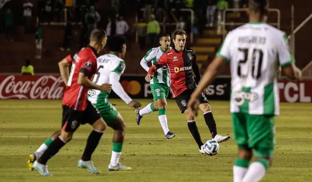  Equipo duro. Atlético Nacional resistió durante el primer tiempo las llegadas del Melgar de Arequipa. Foto: Rodrigo Talavera/La República    