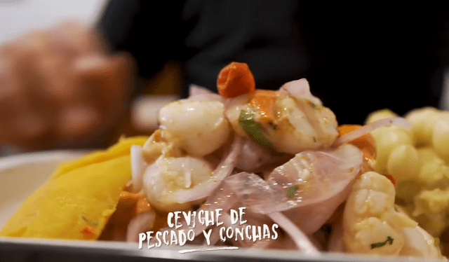 El ceviche de pescado y conchas es uno de los platos bandera del restaurante Los Conchudos. Foto: captura de Youtube/Viaja y Prueba   