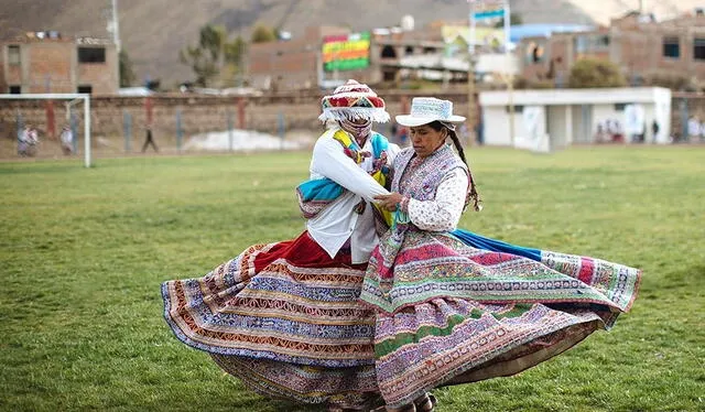  Pareja bailando Wititi en Arequipa. Foto: Machupicchu Terra<br><br>    