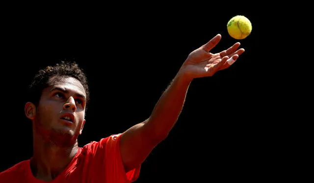  Juan Pablo Varillas debutó con victoria en el Roland Garros 2023. Foto: difusión   
