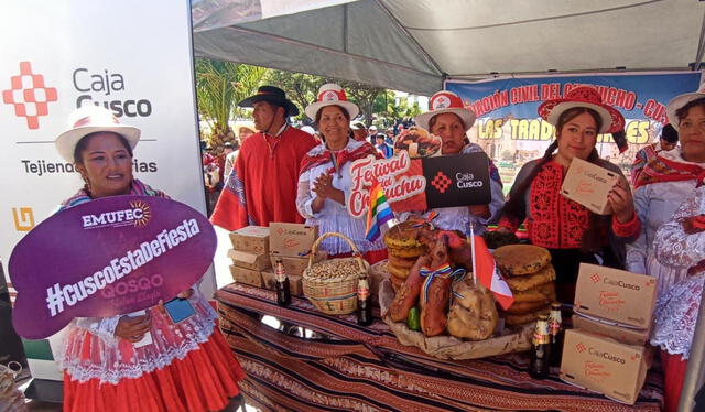 Llas ciudadanas recibieron capacitación de especialistas en cocina y atención al cliente. Foto: Luis Álvarez/La República   