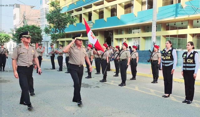  El general PNP Luis Pérez (izquierda) coordinó con el comando policial para mejorar sus medidas de seguridad. Foto: Facebook PNP    