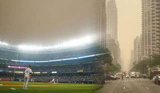 Calles enteras se encuentran con una gran neblina en Nuev York. Foto: composición LR/@therecount/@realpeteyb123/Twitter Calles enteras se encuentran con una gran neblina en Nuev York. Foto: composición LR/@therecount/@realpeteyb123/Twitter