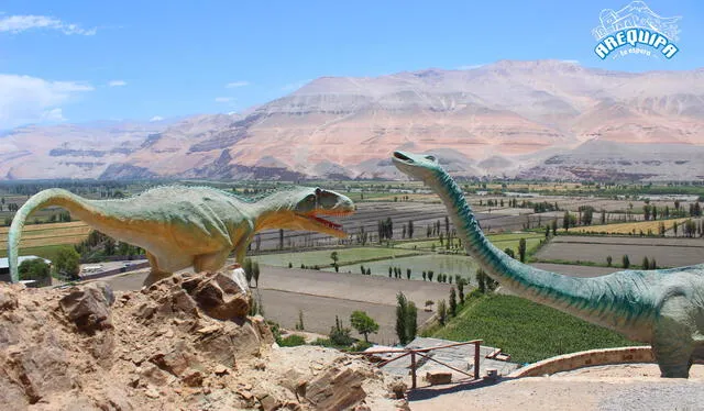 Esculturas gigantes de dinosaurio decoran el Parque Jurásico de Querulpa. Foto: Promarequipa - Promoción del Turismo y Marca Arequipa/Facebook   