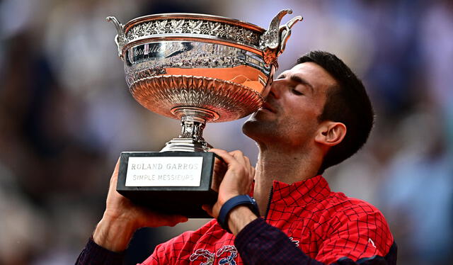 Djokovic levantó su tercer 'Trofeo de los Mosqueteros' en París.   