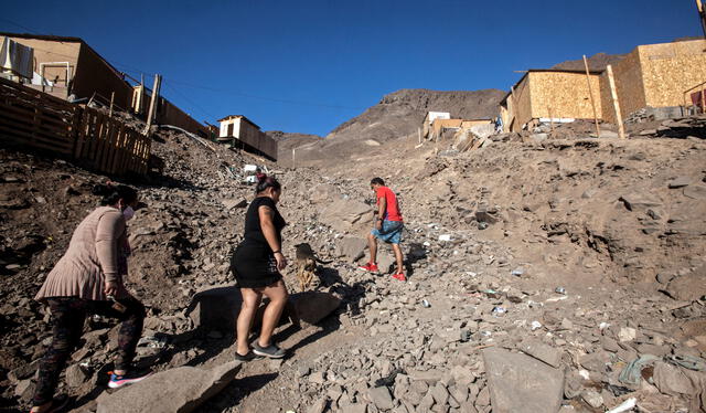 El Bono Base Familiar está destinado a los hogares en pobreza extrema de Chile. Foto: AFP   