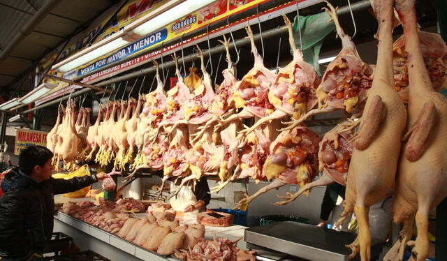  Reducción en precio del pollo ofrece una alternativa ante el aumento del pescado. Foto: Andina   