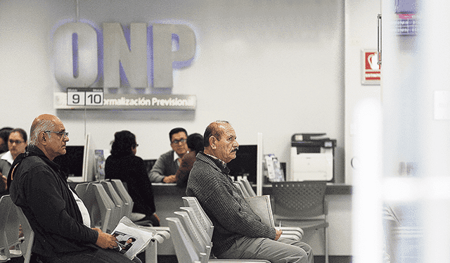  Quienes perciben sueldo mínimo y S/2.000 tienen garantizada una pensión de S/500 con 20 años de aportes a la ONP. Foto: Andina   