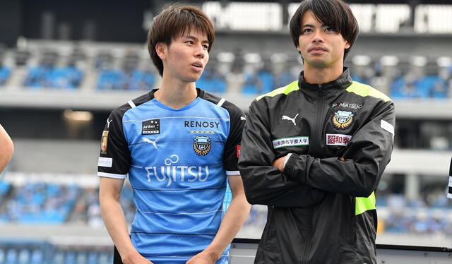 Kaoru Mitoma junto a Ao Tanaka, su excompañero en el Kawasaki Frontale y hoy de la selección japonesa. Foto: JLeague   