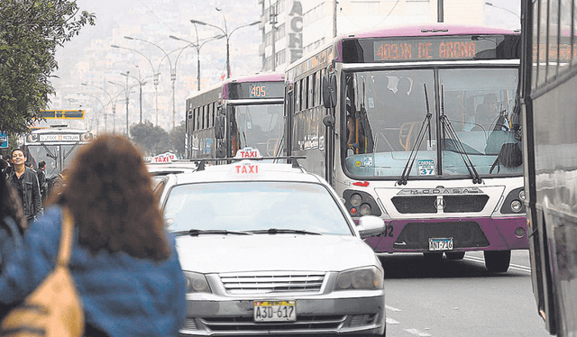  Competencia desleal. Corredor Morado afectado por autos. Foto: Difusión    