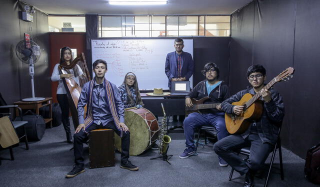  La Escuela Nacional de Folklore forma alumnos en cuatro carreras y otros cursos libres. Foto: John Reyes - La República   