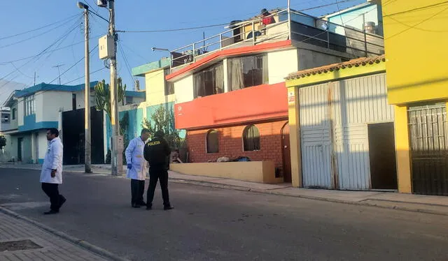  Efectivos de la Policía investigan robo a comerciantes. Foto: Leonela Aquino/La República   