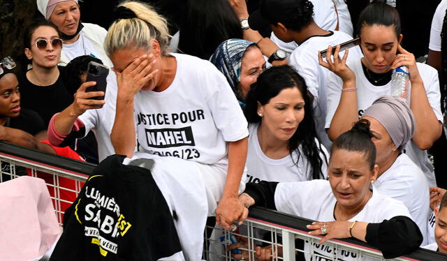 La madre de Nael en la manifestación convocada por ella misma en Nanterre. Foto: AFP   