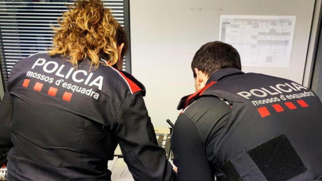 Los agentes policiales presumen que el hombre murió por una asfixia. Foto: Diario de Girona Los agentes policiales presumen que el hombre murió por una asfixia. Foto: Diario de Girona