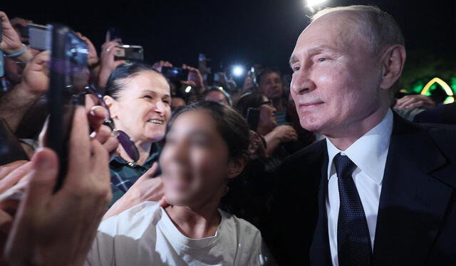 Vladimir Putin se unió a las celebraciones Eid al-Adha, en Rusia. Foto: EFE   