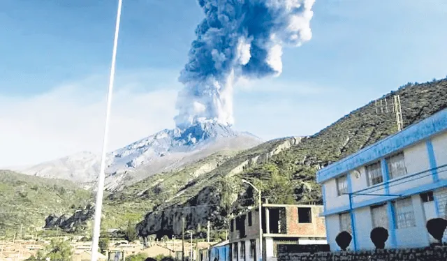  Riesgo. Así se ven las cenizas del volcán en la zona de Ubinas. Foto: difusión    