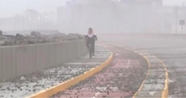 Los ciudadanos deben tener precaución al pasar. Foto: Andina   