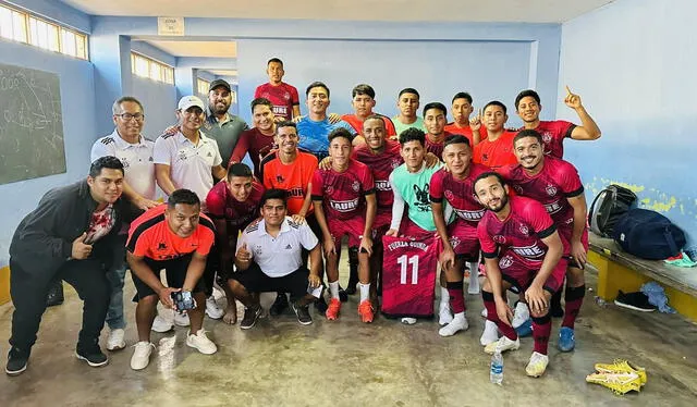 Boris Alzamora no logró consolidarse en el fútbol profesional, pero se ha acomodado en Copa Perú. Foto: Defensor Laure Sur   