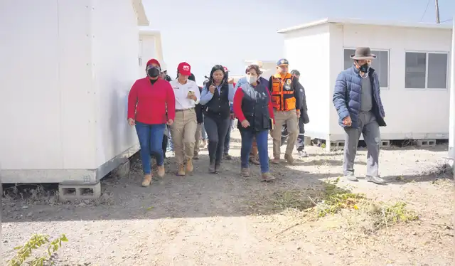  Inspección. Titular del MTC y gobernadora en el albergue. Foto: difusión    