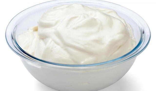  El yogurt natural posee múltiples beneficios cosméticos para la piel. Foto: Cosmética natural   