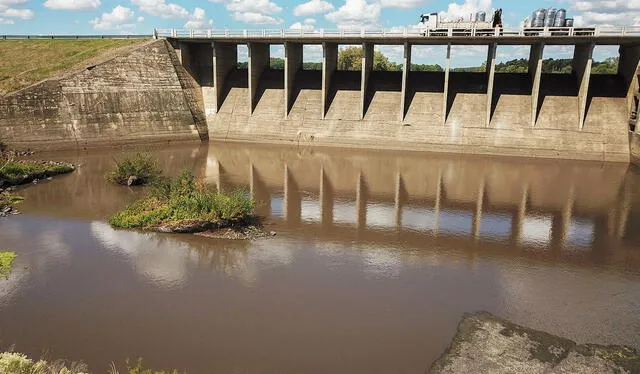La falta de lluvia en Uruguay viene dejando sin agua los reservorios. Foto: AFP   