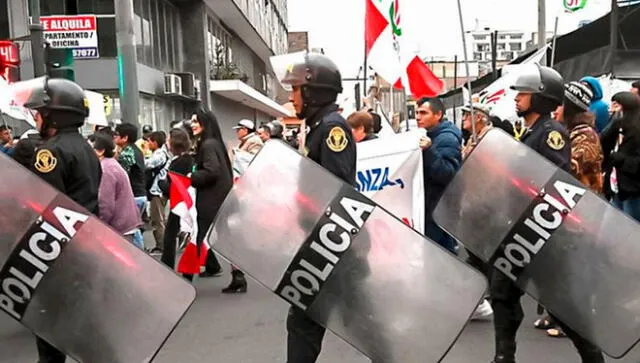 Las fuerzas del orden se alistan para evitar ataques en la marcha. Foto: El Peruano   