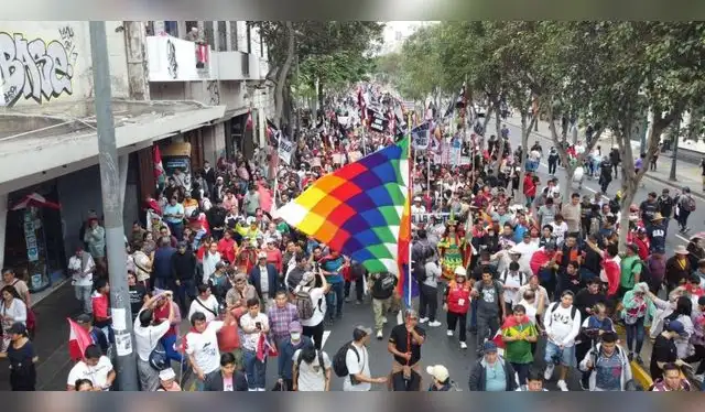  Vista aérea de la plaza Dos de Mayo en horas de la tarde este 19 de julio. Foto: Luis Gallardo / URPI-LR    