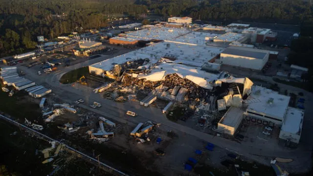 Una serie de lluvias afecta zonas como la fábrica de Pfizer en Carolina del Norte, así como los estados de Kentucky, Illinois y Missouri. Foto: AFP   