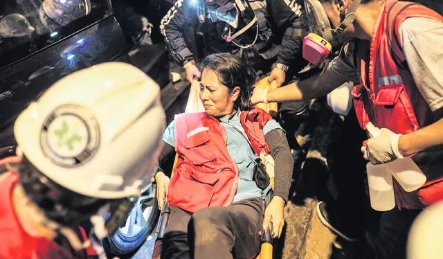  Saldo. Brigadista resultó herida y tuvo que ser evacuada. Foto: Aldair Mejía/EFE   