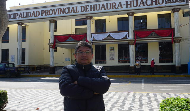  Luis Alberto Rosado, docente de formación, trabaja en el Archivo Arzobispal de Huacho. Foto: Archivo