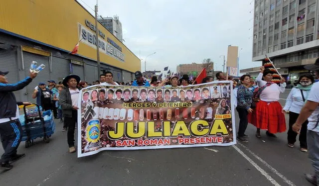  Familiares de los caídos en las protestas de enero también participan en las marchas. Exigen que expedientes retornen a Puno. Foto: La República    