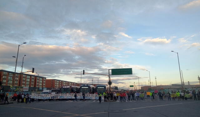 Manifestaciones obstruyeron la salida del portal de las Américas. Foto: Twitter Econometrico   
