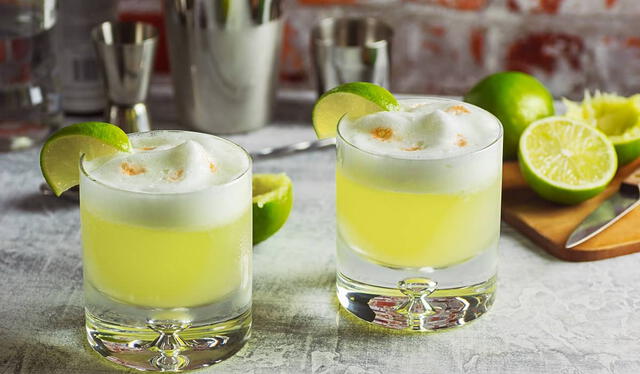 El pisco sour es la bebida bandera del Perú. Foto: Recetas+   