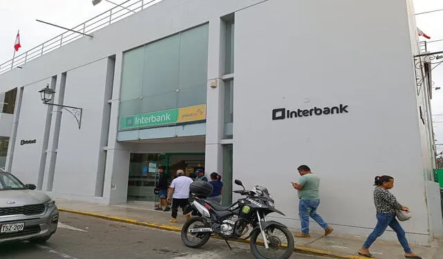  Bancos no atenderán por feriado. Foto: Sergio Verde/La República    