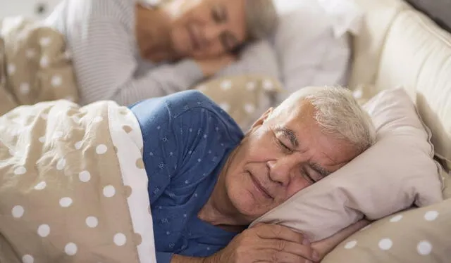  Los adultos de la tercera edad deben dormir esta cantidad de horas, afirma investigación. Foto: Infosalus   