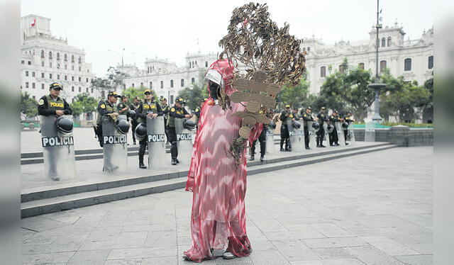  Personaje. Infaltables hasta en días patrios, hasta en las protestas. Foto: John Reyes/La República   