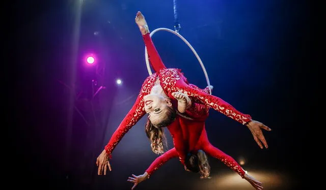  Las acrobacias se combinan con la música y la teatralidad. Foto: Antonio Melgarejo - La República   