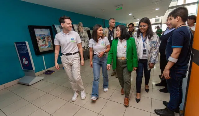  El acto de lanzamiento de “Patriotas del reciclaje” fue presidido por la ministra del Ambiente, Albina Ruiz.   