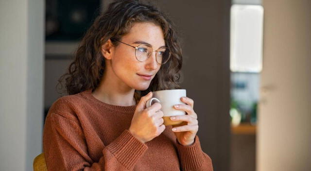  El café es conocido por su contenido de cafeína, que actúa como un estimulante del sistema nervioso central. Foto: Depositphotos 