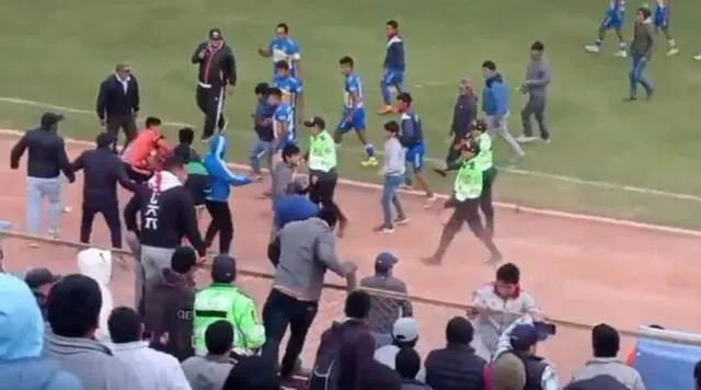  Partido fue suspendido tras disturbios en el campo de juego. Foto: Rocío Cárdenas/LR   