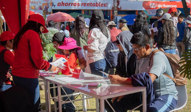  La feria contó con una masiva concurrencia de visitantes nacionales y extranjeros.    