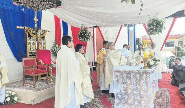  Misa. obispo Guillermo Cornejo presidió la misa en Motupe. Foto: difusión   