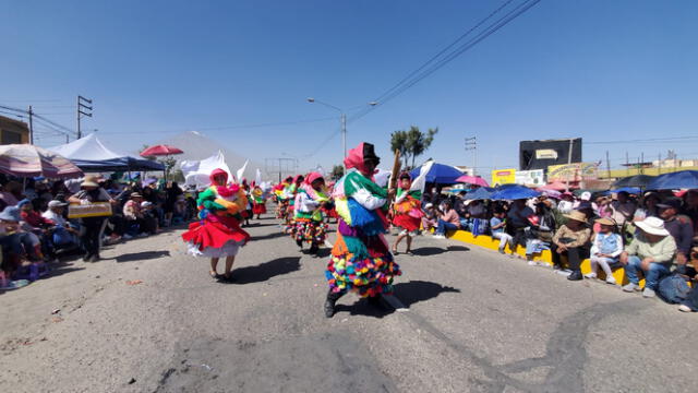  Carnaval de Arapa. Residentes de otras regiones del sur del país se presentaron en primer corso por aniversario de Arequipa . Foto: Leonela Aquino/LR   