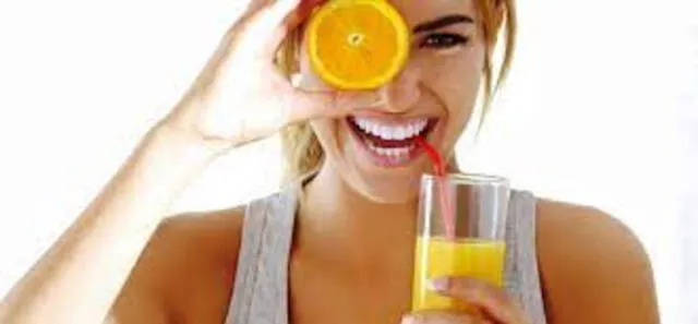  Beber un vaso de jugo de naranja cada mañana puede ser no muy beneficioso para la salud. Foto: Nutra Blog   