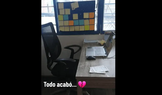  Imagen de cuando la señorita muestra su escritorio con la frase "Todo acabó".   