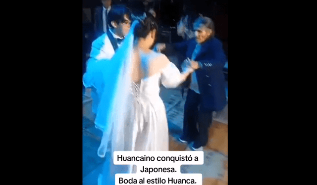  La pareja de esposo bailando al ritmo de la banda. Foto: captura TikTok   