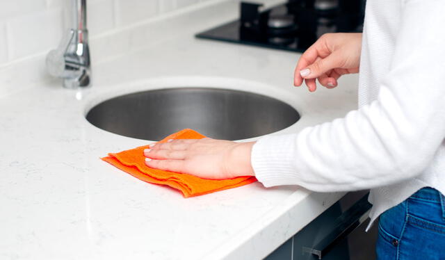 Los trapos de cocina podrían convertirse en un caldo de cultivo para bacterias y olores desagradables. Foto: difusión   