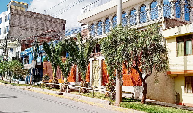  La residencia. El enorme inmueble ubicado en el distrito de San Jerónimo, que compró Alejandro Soto Reyes, luego de haber participado de un caso de estafa, según la Fiscalía. Foto: Luis Álvarez/La República<br><br>    