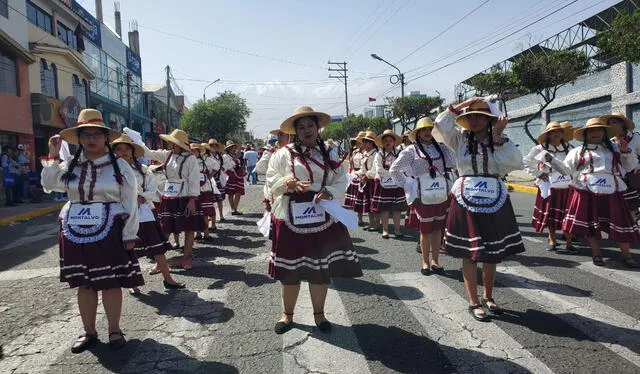  Danzas típicas de Arequipa fueron interpretadas por los ciudadanos de Cayma. Foto: Leonela Aquino/LR   