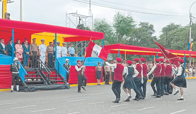  Desfile. La ciudad de Piura celebró su 491° aniversario. Foto: URPI LR    